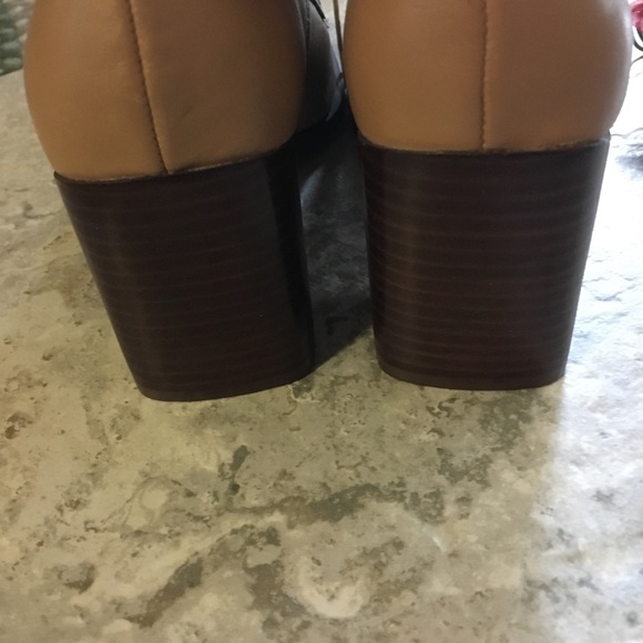 WESTIES gorgeous NWOT wheat laced booties - Picture 4 of 7